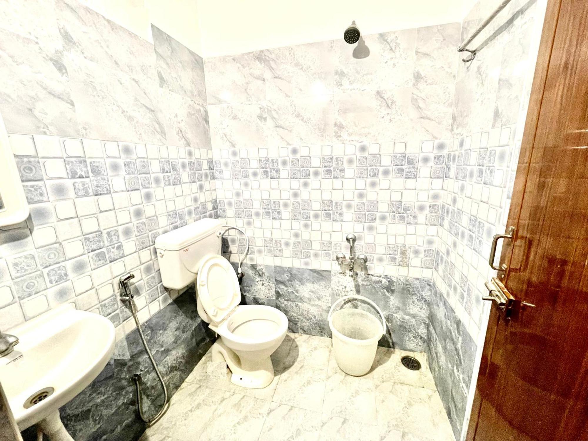 Pearl Suites, ตีรูปาติ ภายนอก รูปภาพ